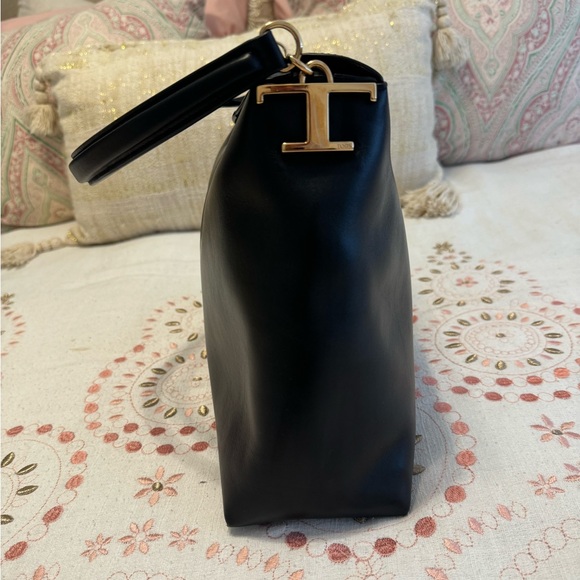 Tods Small TST Messenger zip tote bag with strap - Picture 9 of 16